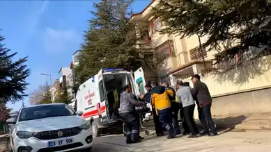 Elazığ'da Genç Adam Pencereden Düştü, Ağır Yaralı