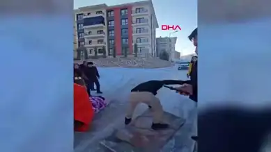 Elazığ'da Buzlu Yolda Düşme: Yaralıya Ekiplerden Anında Müdahale