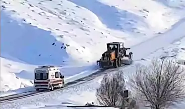 Elazığ'da Karlı Yolda Hasta Vatandaşa Ulaşma Operasyonu