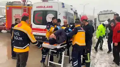 Elazığ'da Kar Yağışı Minibüs Kazası: 6 Yaralı