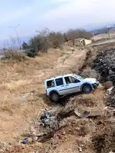 Elazığ'da Şarampole Devrilen Araçta 2 Yaralı