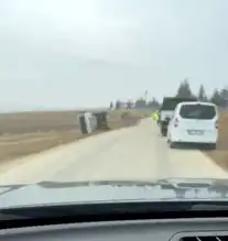 Köy Yolu Kazası: Araç Yan Yattı