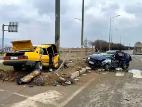 Elazığ'da Kırmızı Işık Kazası: 4 Yaralı