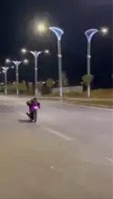 Tehlikeli Motosiklet Sürüşü: Yüzüstü Yolculuk!