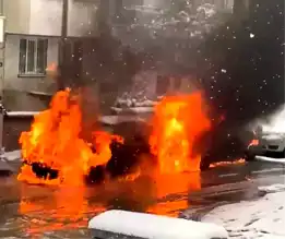 Elazığ'da Park Halindeki Araçlar Yandı