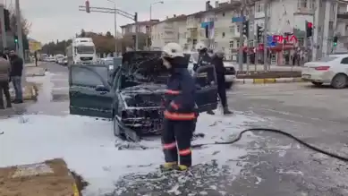 Elazığ'da Seyir Halindeki Araçta Yangın!
