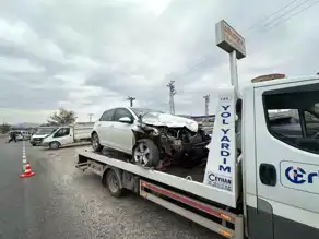 Doğu Anadolu'da Çarpışma: 2 Yaralı