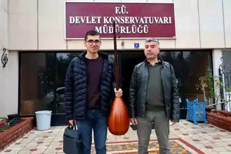 Ömer Barut'un Bağlama Tutkusu: Zorlukları Aşan Bir Müzik Hikayesi