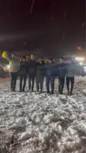 İlk Kar Yağışı Şenliği: Halaylar Başladı!