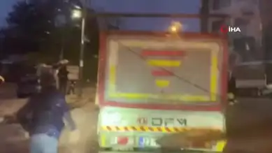 Kamyonetin Arkasında Tehlikeli Yolculuk!