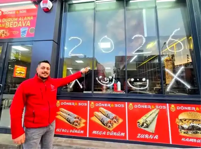 Elazığ'da 2026 Kutlaması: İşletme Yanlışlıkla Bir Yıl Önce Kutladı!