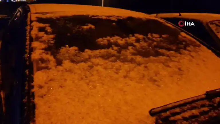 Doğu Anadolu'da Şiddetli Soğuk: Araçlar Buz Tuttu