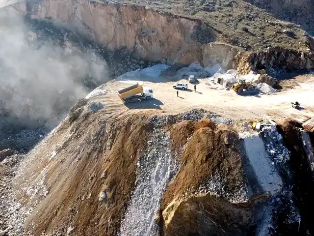 Elazığ'da Deprem Enkazı Kaldırılıyor