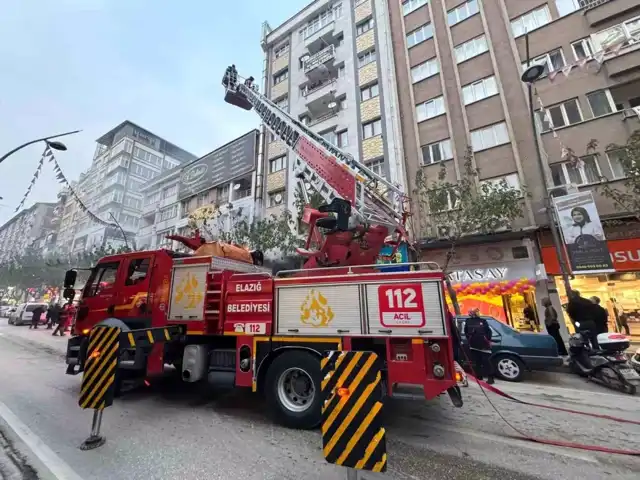 Şehir Merkezinde Dönerci Yanmış!