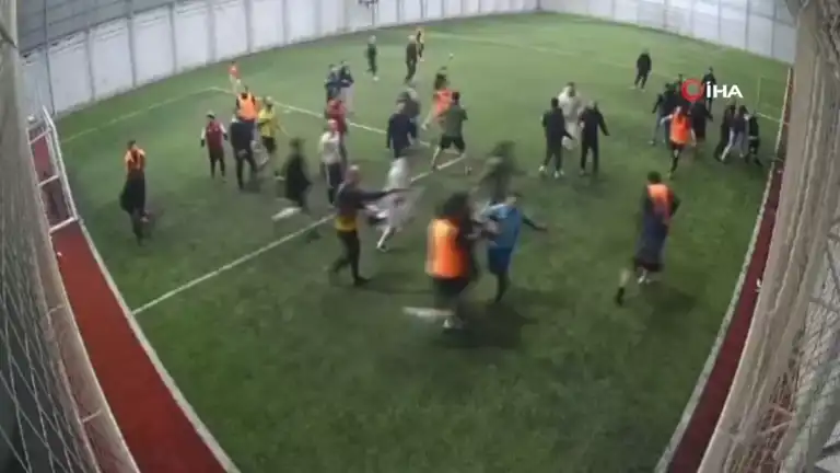 Halı Saha Maçında Kavga!Elazığ'da Gerilim