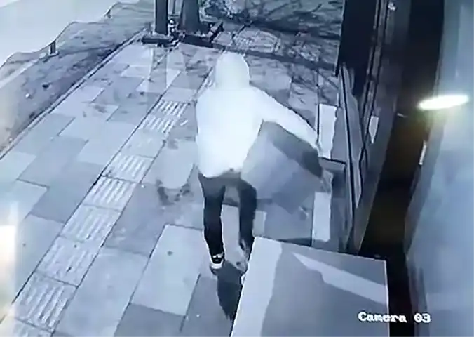 Elazığ Kovancılar'da Hırsızlık! Güvenlik Kamerası Kaydetti
