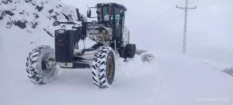 Doğu Anadolu'da Köy Yolları Açıldı