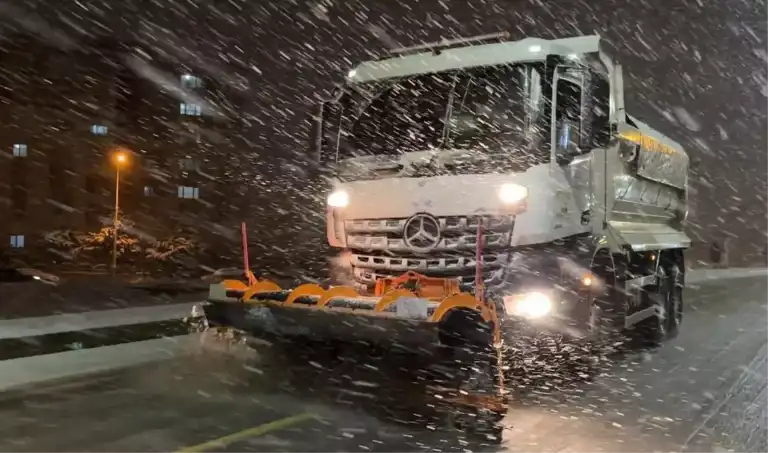 Elazığ'da Yoğun Kar Temizliği