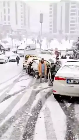 Elazığ'da Kar Yağışı: Zincirleme Kaza!