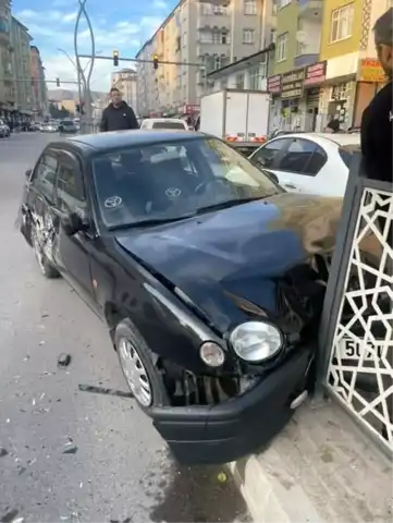 Elazığ'da Trafik Kazası: Maddi Hasar