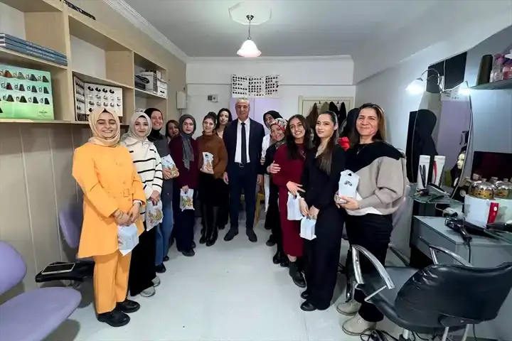 Elazığ'da Kuaförlere Cilt Bakım Seti Hediyesi