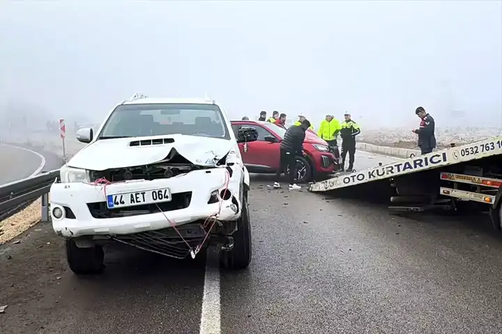 Elazığ'da 4 Yaralı! Zincirleme Kaza