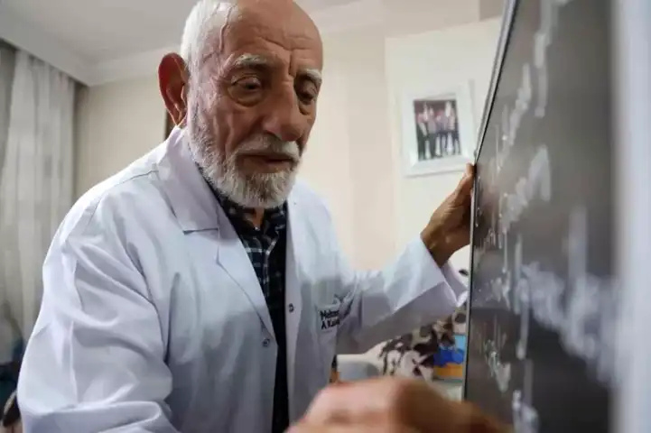 Emekli Öğretmen, Öğrencileriyle Buluştu