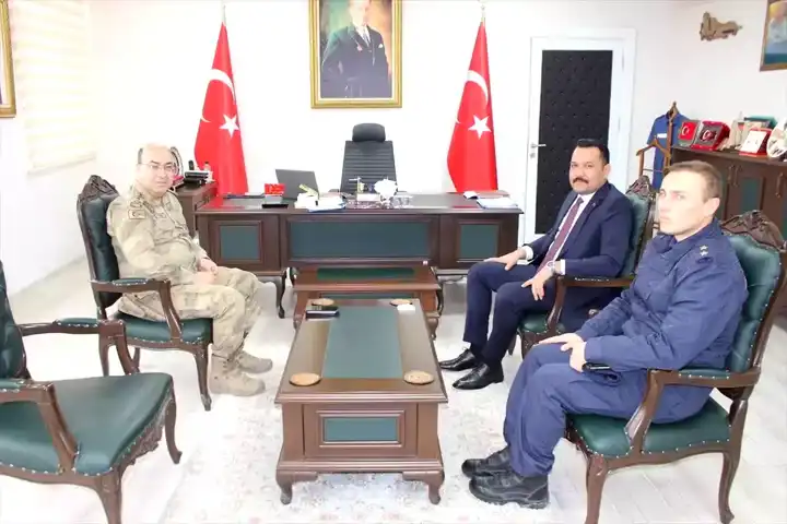 Jandarma Komutanı Ağın Kaymakamı'nı Ziyaret Etti