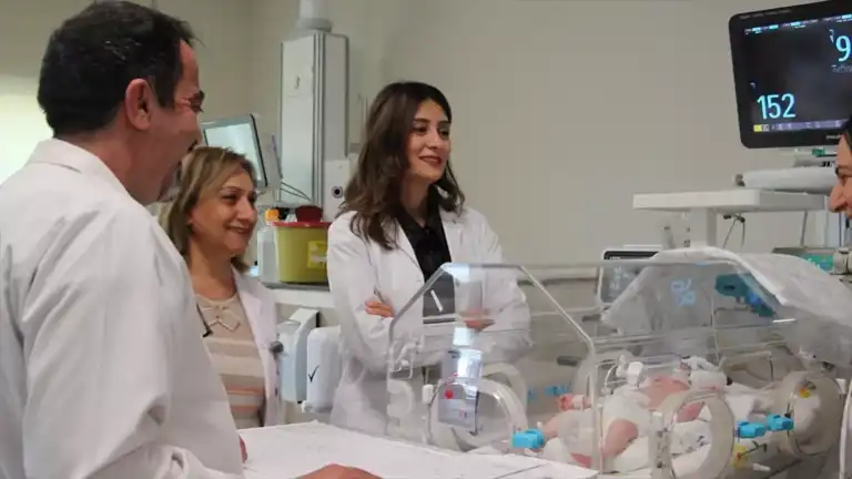 Yemek Borusu Atrezisiyle Doğan Bebek Kurtarıldı