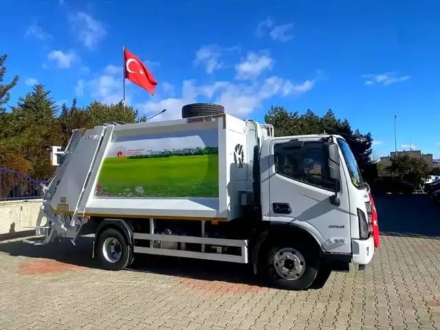 Kovancılar'a Çöp Toplama Aracı Hibesi
