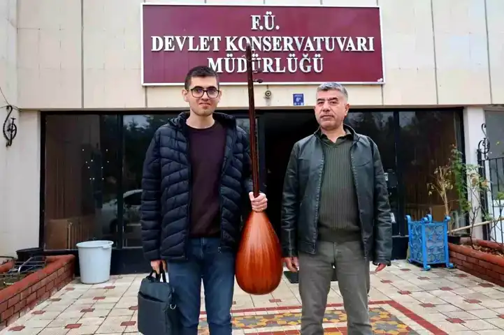 Ömer Barut'un Bağlama Tutkusu: Zorlukları Aşan Bir Müzik Hikayesi