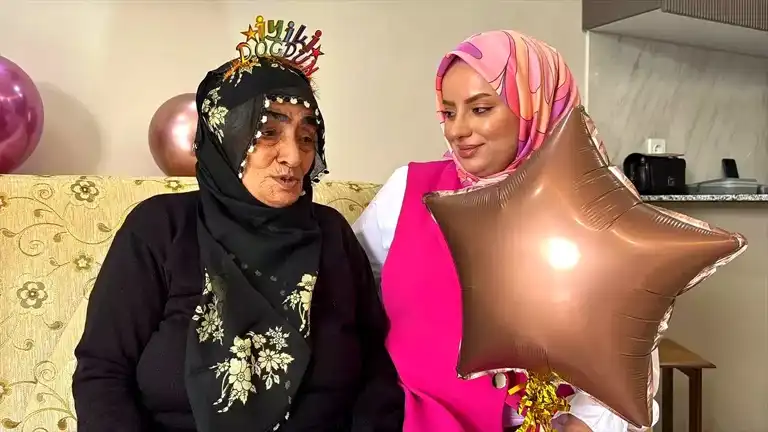 93 Yaşındaki Sakine Nine'nin İlk Doğum Günü!